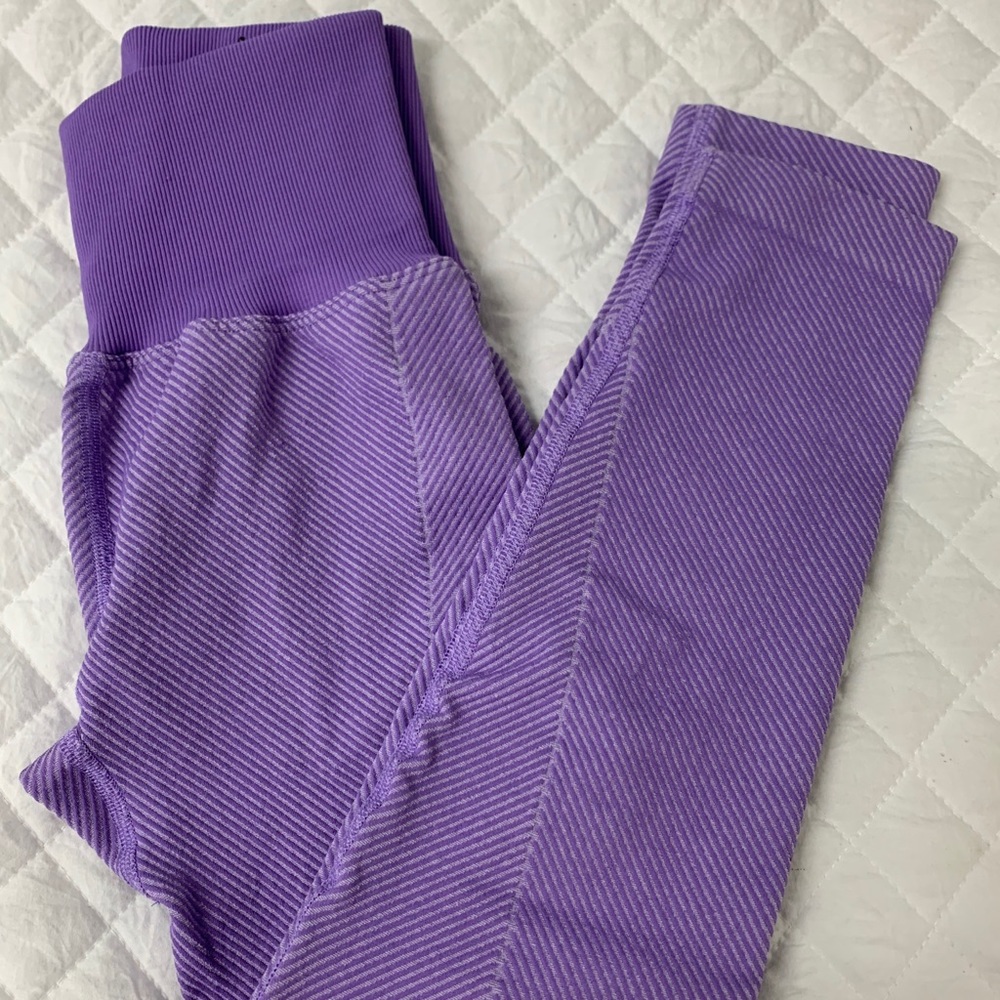 FREE PEOPLE MOVEMENT LAVENDER LEGGINGS